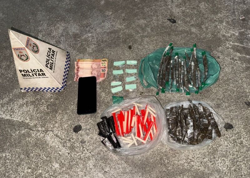 Homem é preso pela PM em Rio das Ostras após denúncia de venda de drogas