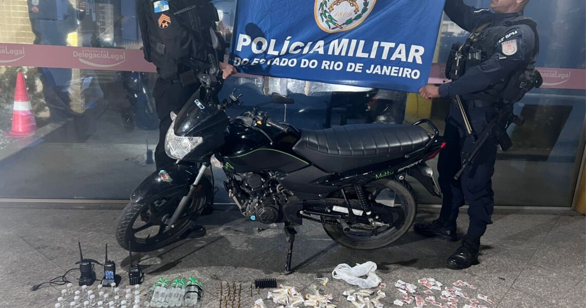 Patrulhamento termina com apreensão de drogas e prisão de dupla em Macaé
