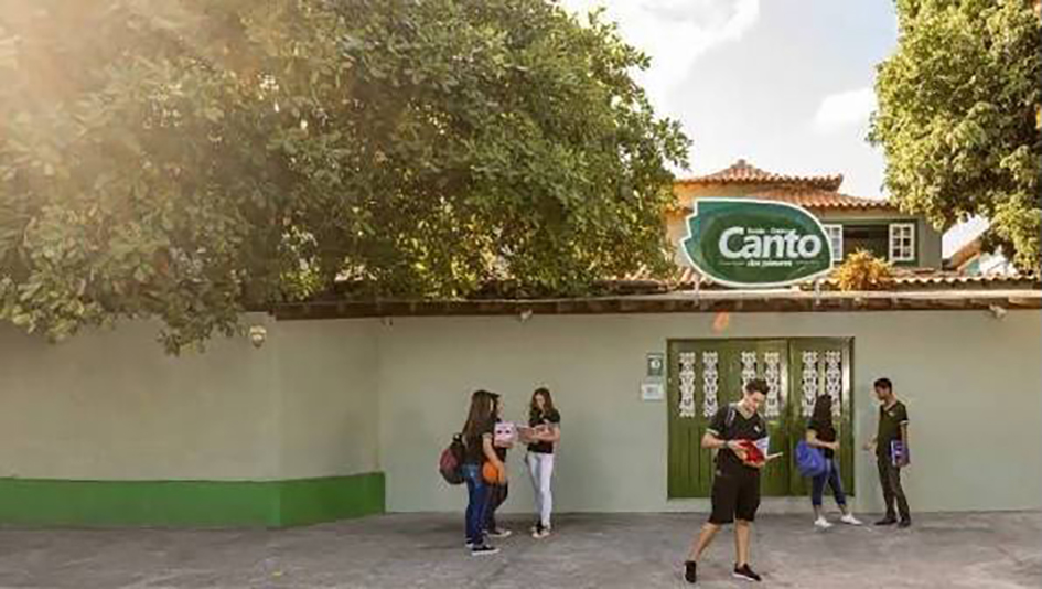Pais pedem investigação após menino ser retirado de escola por homem não identificado em Cabo Frio