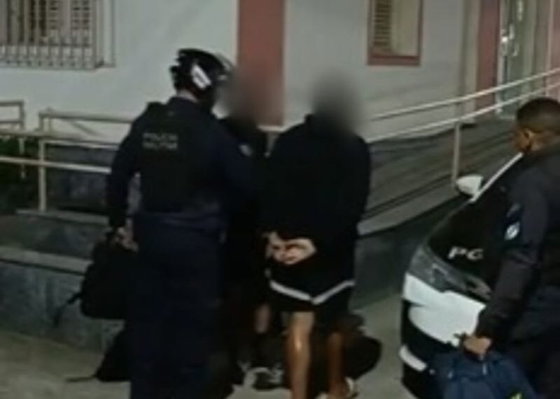 Jovens de 18 e 15 anos são detidos em Saquarema por envolvimento com o tráfico