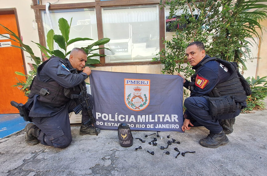 Correu, pulou telhado, mas acabou preso em Arraial