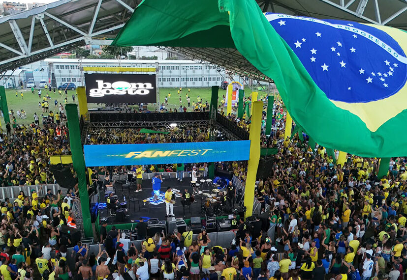 Torcida faz a festa em Arraial do Cabo durante classificação do Brasil na Copa