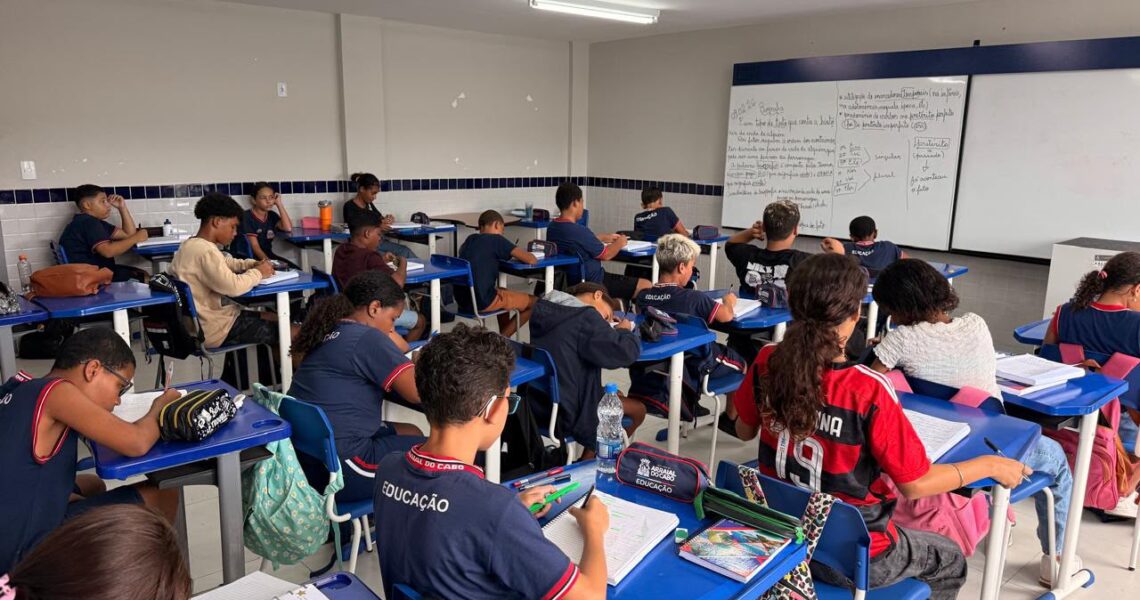Programa educacional de Arraial do Cabo garante auxílio mensal e bônus para alunos