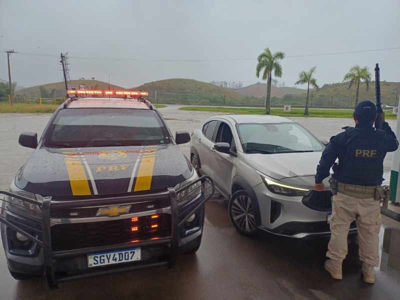 Homem é preso pela Polícia Federal em Casimiro por dirigir carro roubado no Rio em 2025