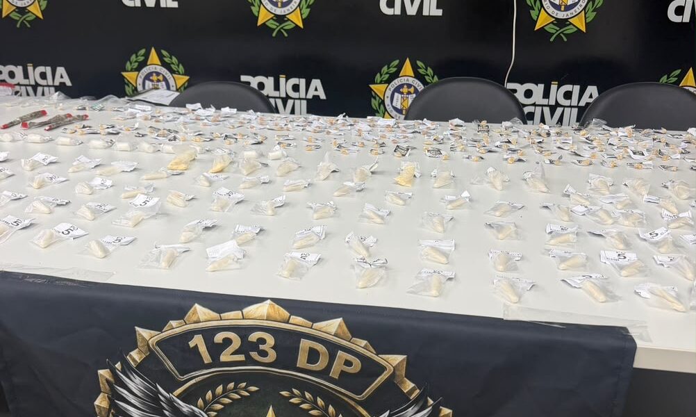 Dois homens foram presos por tráfico de drogas no Parque Aeroporto, em Macaé