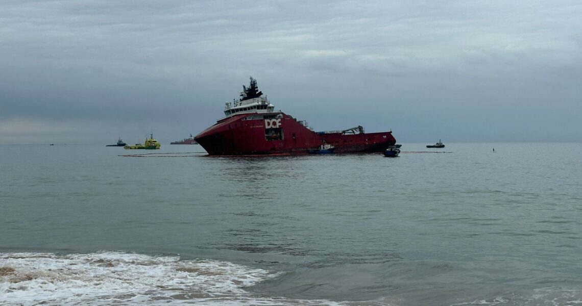 Encalhe do Skandi Amazonas entra na terceira semana sem definição em Macaé