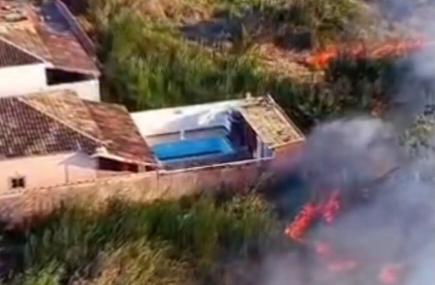 Fumaça toma conta de área de mata e chama atenção em Tamoios