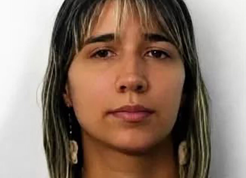 Corpo de agente morta em Iguaba Grande segue para Minas após homenagem