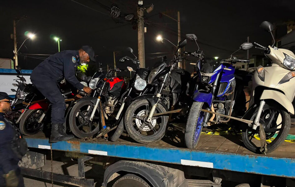 Moto irregular dança e operação faz a festa da fiscalização
