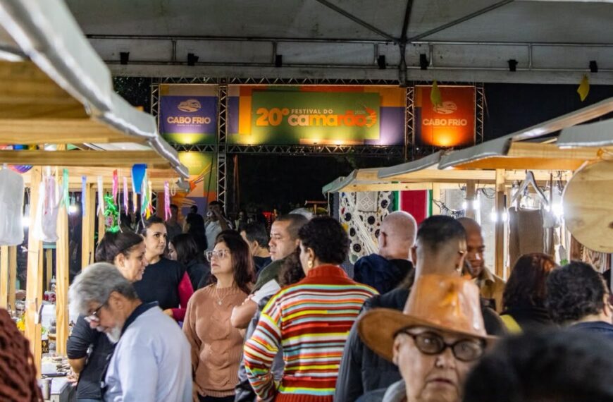 Praia do Siqueira recebeu milhares de visitantes no Festival do Camarão