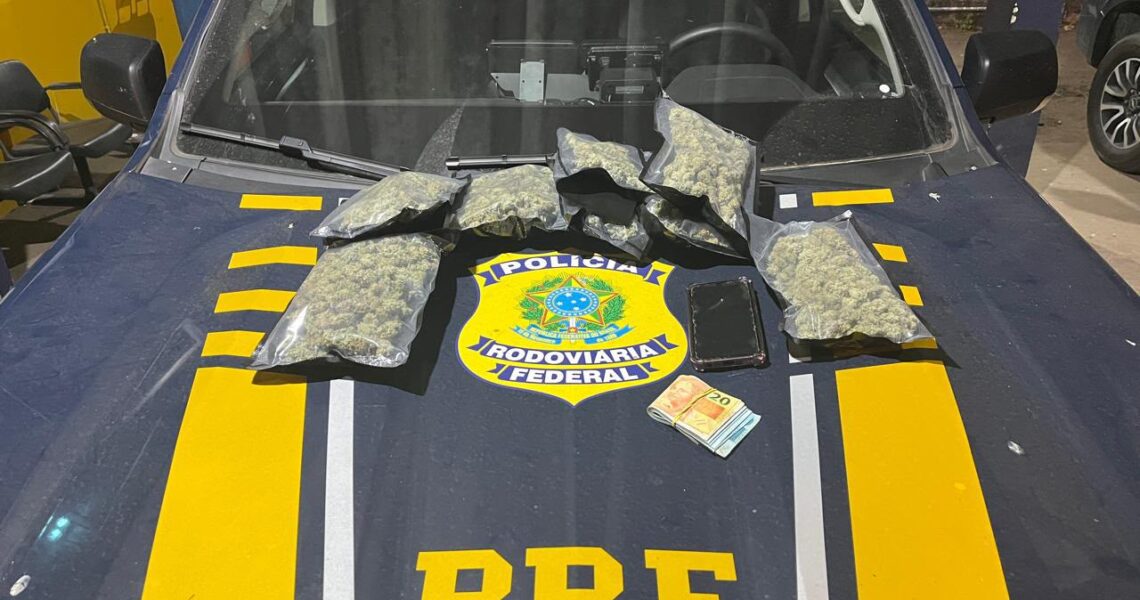 Mulher é presa com oito pacotes de skunk em ônibus em Campos