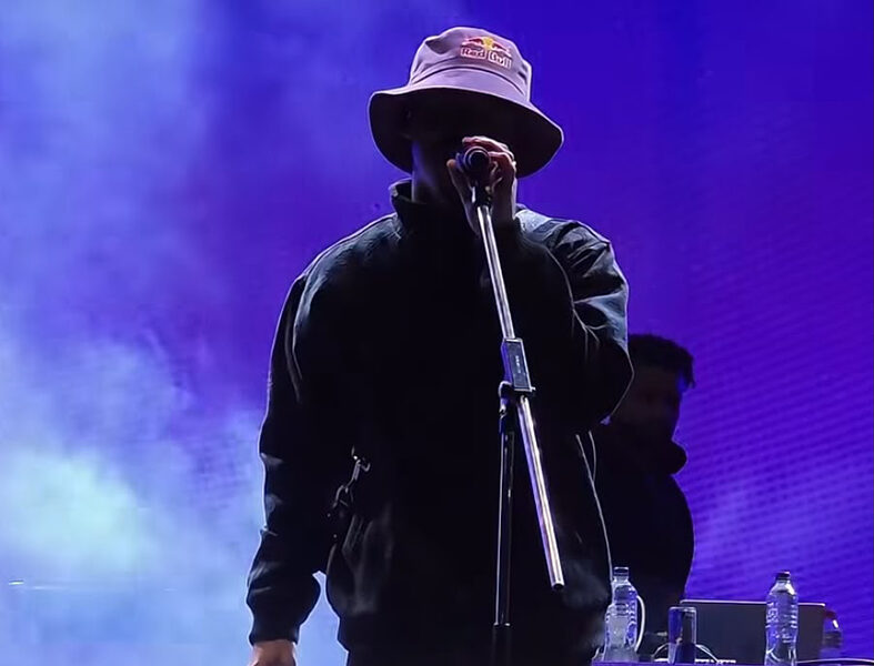 L7nnon agita Iguaba Grande durante abertura da Feira Literária