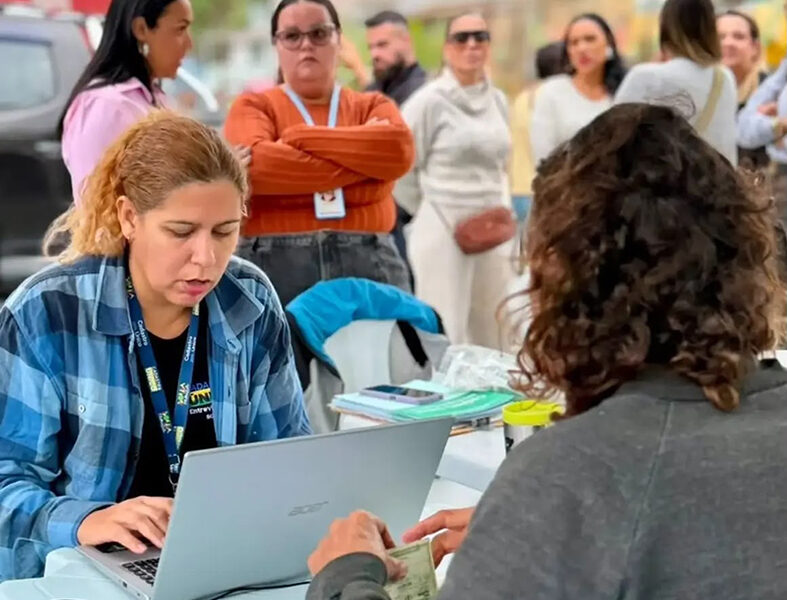 CRAS Itinerante leva serviços gratuitos aos moradores de Monte Alto em Arraial do Cabo
