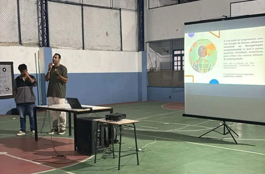 Cabo Frio ensina profissionais a agir diante de crises nas escolas