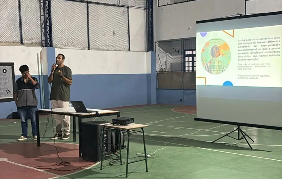 Cabo Frio ensina profissionais a agir diante de crises nas escolas