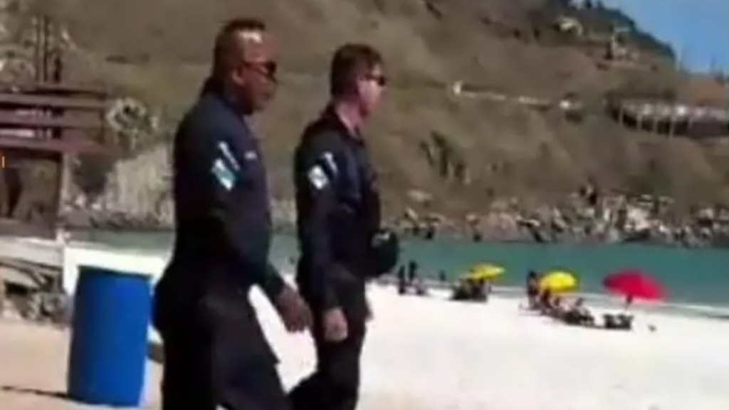 Arraial do Cabo homem é preso após ser flagrado agredindo mulher na praia