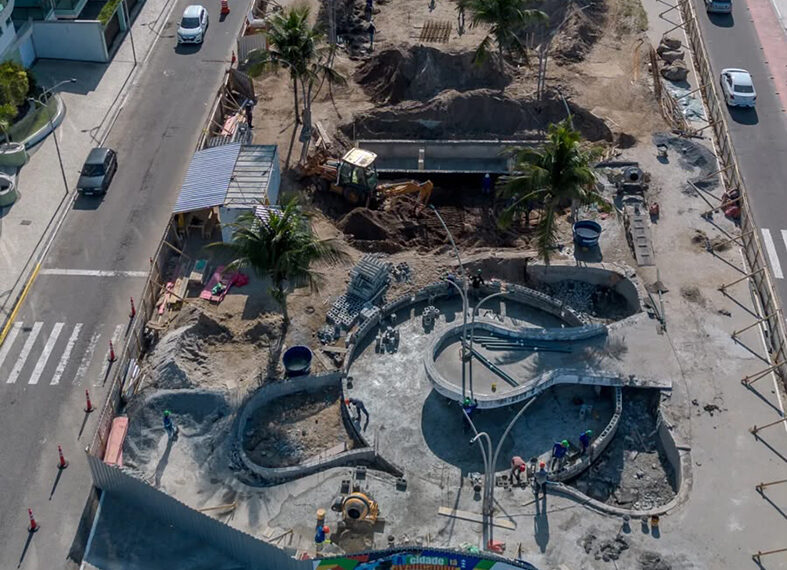 Revitalização da Praça das Águas, em Cabo Frio, avança com implantação da nova infraestrutura