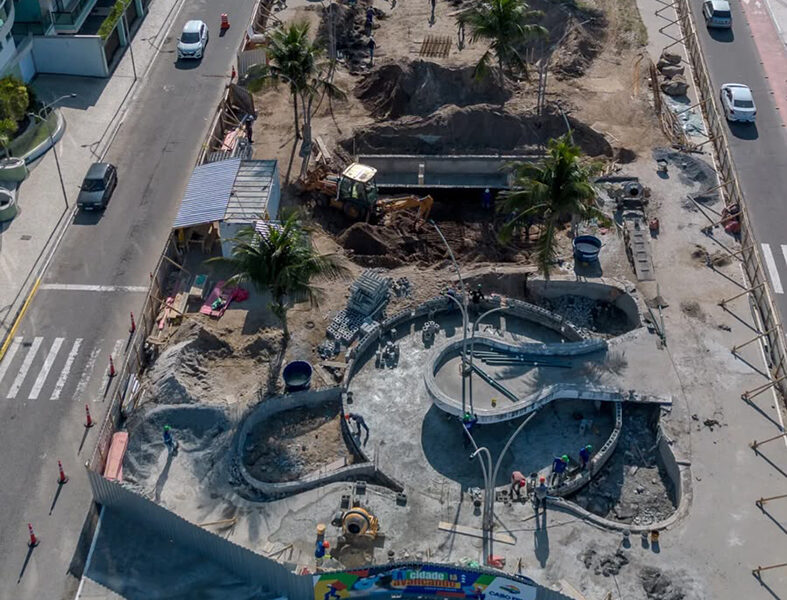 Revitalização da Praça das Águas, em Cabo Frio, avança com implantação da nova infraestrutura