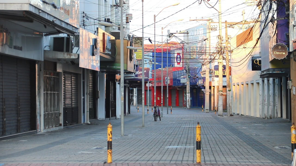 Cabo Frio tem vagas para vendedor, caixa, açougueiro e outros cargos