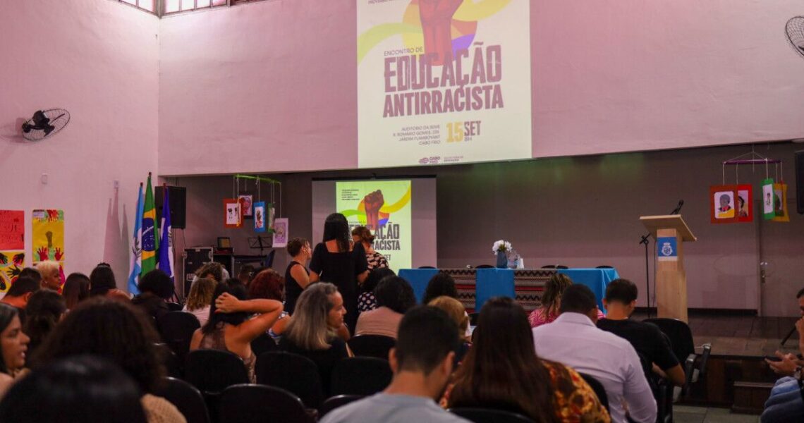 Enfrentamento ao racismo ganha espaço em oficina aberta ao público em Cabo Frio