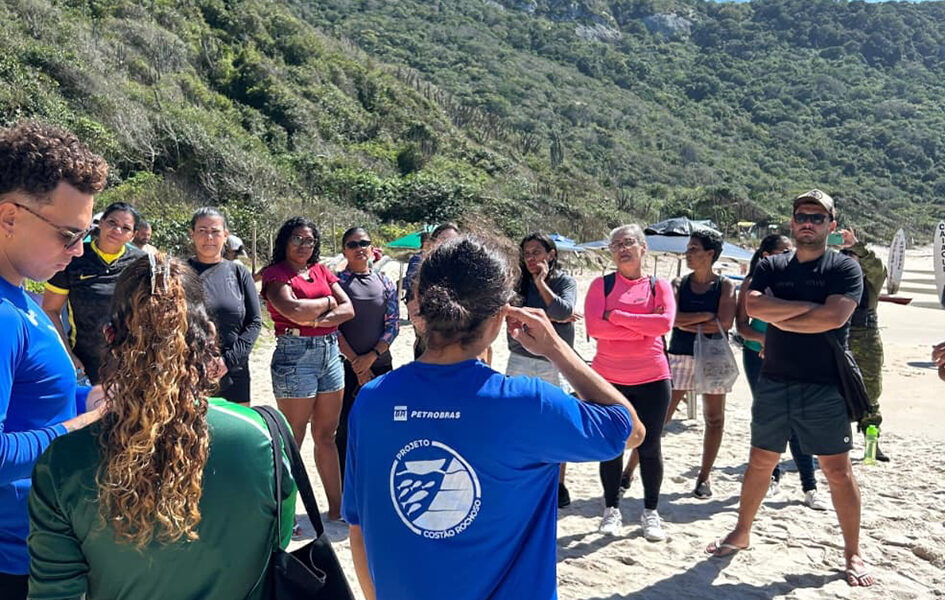 Profissionais da Praia do Forno participam de vivência ambiental