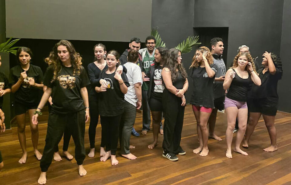 Projeto Tecendo Talentos recebe inscrições para oficina de teatro em Arraial