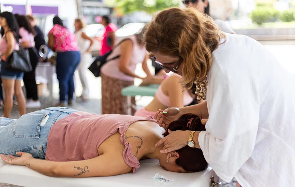 Cabo Frio leva prevenção às ruas na abertura do Outubro Rosa