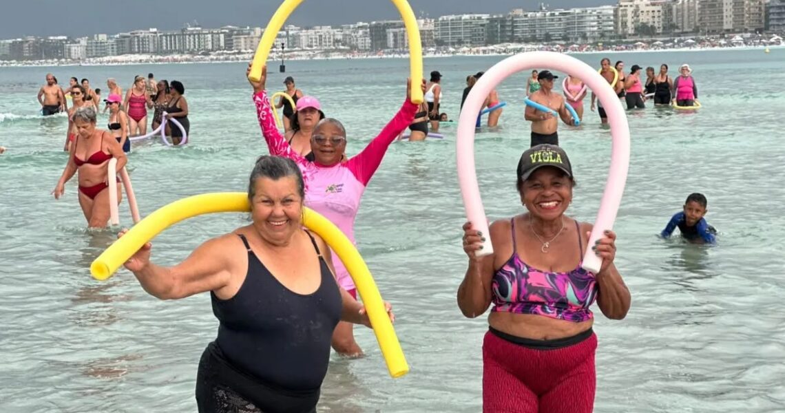 Praia do Forte reúne idosos em ação de saúde e bem-estar em Cabo Frio
