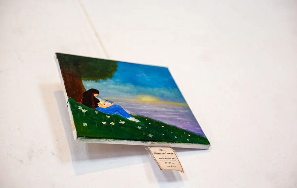 Exposição gratuita em Cabo Frio convida o público a explorar o mundo além do visível